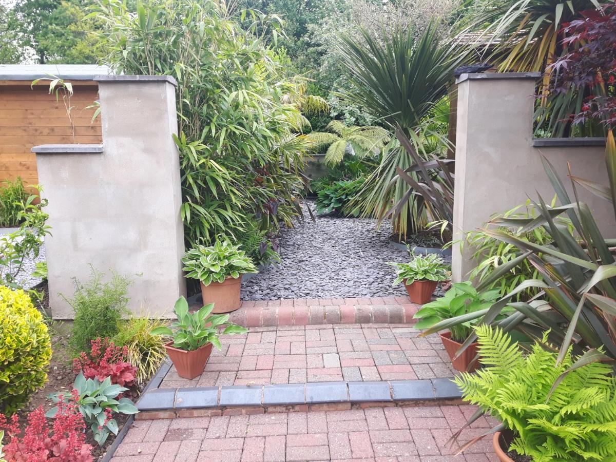 Cabin Set In A Beautiful Romantic Tropical Garden Sutton Coldfield Esterno foto