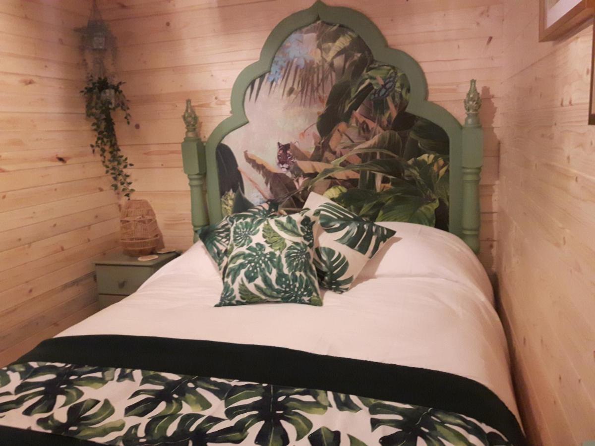 Cabin Set In A Beautiful Romantic Tropical Garden Sutton Coldfield Esterno foto